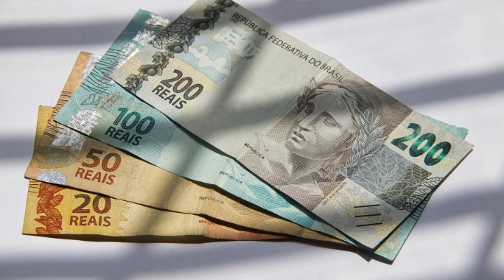 Design-sem-nome-29 10 Estratégias Eficazes para Economizar Dinheiro e Melhorar Suas Finanças